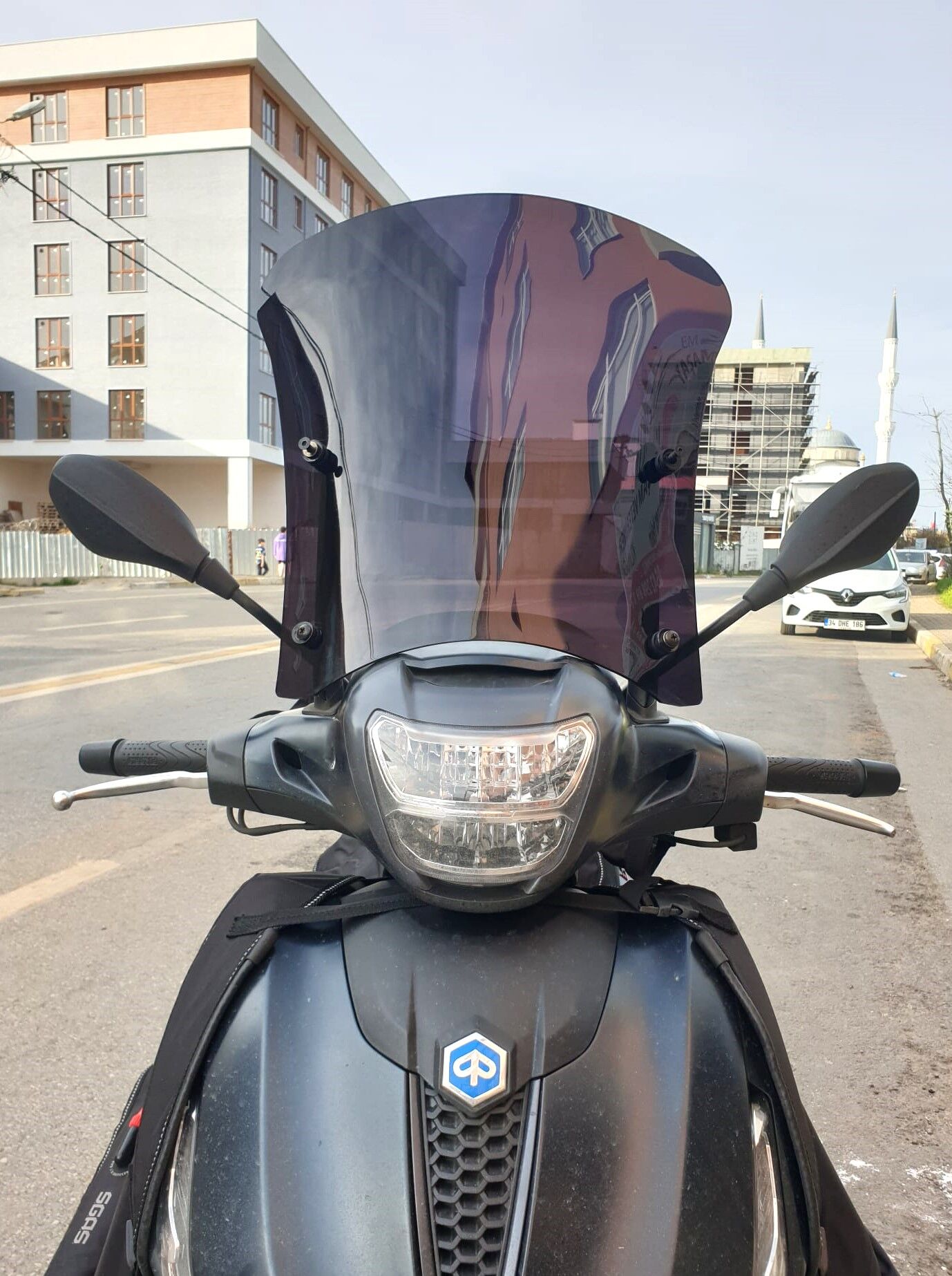 MOTOCAM Piaggio Beverlys 400 Ön Cam 2021-2026 Model 44cm Siyah Renkli 4mm