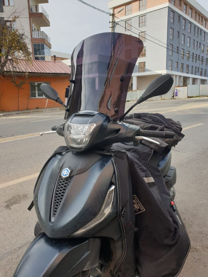 MOTOCAM Piaggio Beverlys 400 Ön Cam 2021-2026 Model 44cm Siyah Renkli 4mm