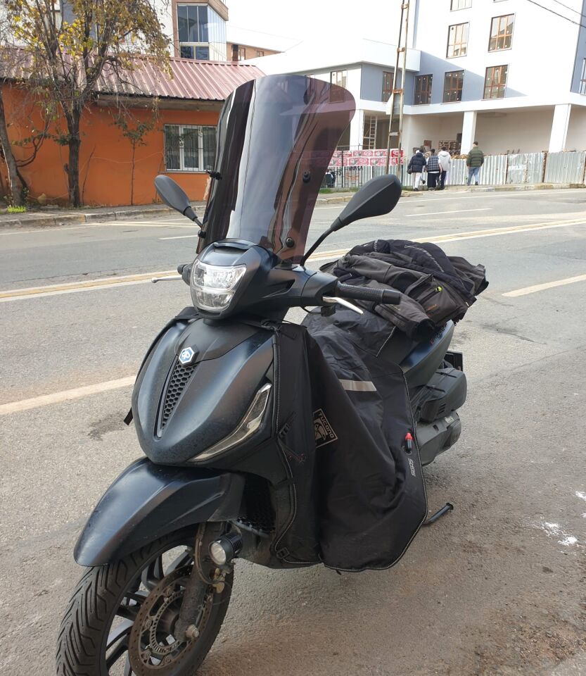 MOTOCAM Piaggio Beverlys 400 Ön Cam 2021-2026 Model 44cm Siyah Renkli 4mm