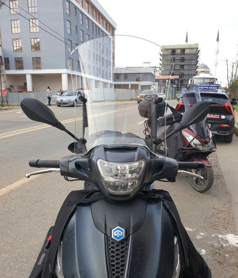 MOTOCAM Piaggio Beverlys 400 Ön Cam 2021-2026 Model 44cm Şeffaf Renkli 4mm