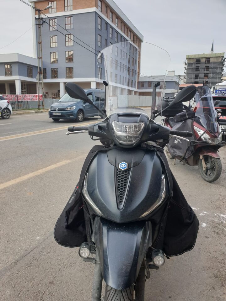 MOTOCAM Piaggio Beverlys 400 Ön Cam 2021-2026 Model 44cm Şeffaf Renkli 4mm