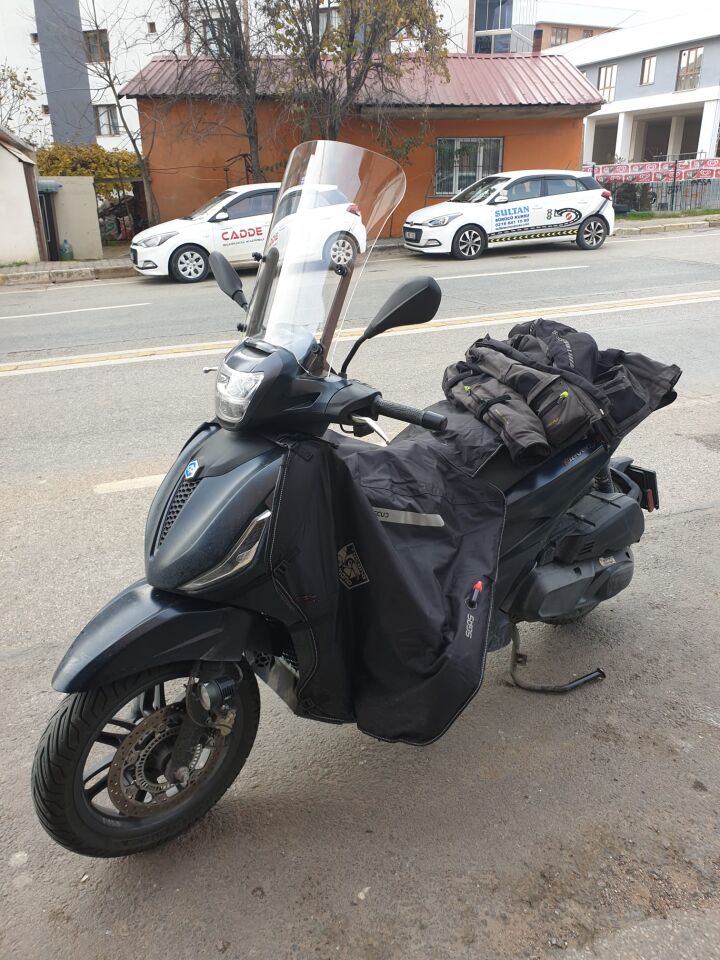 MOTOCAM Piaggio Beverlys 400 Ön Cam 2021-2026 Model 44cm Şeffaf Renkli 4mm