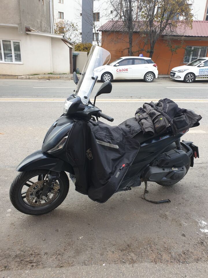 MOTOCAM Piaggio Beverlys 400 Ön Cam 2021-2026 Model 44cm Şeffaf Renkli 4mm