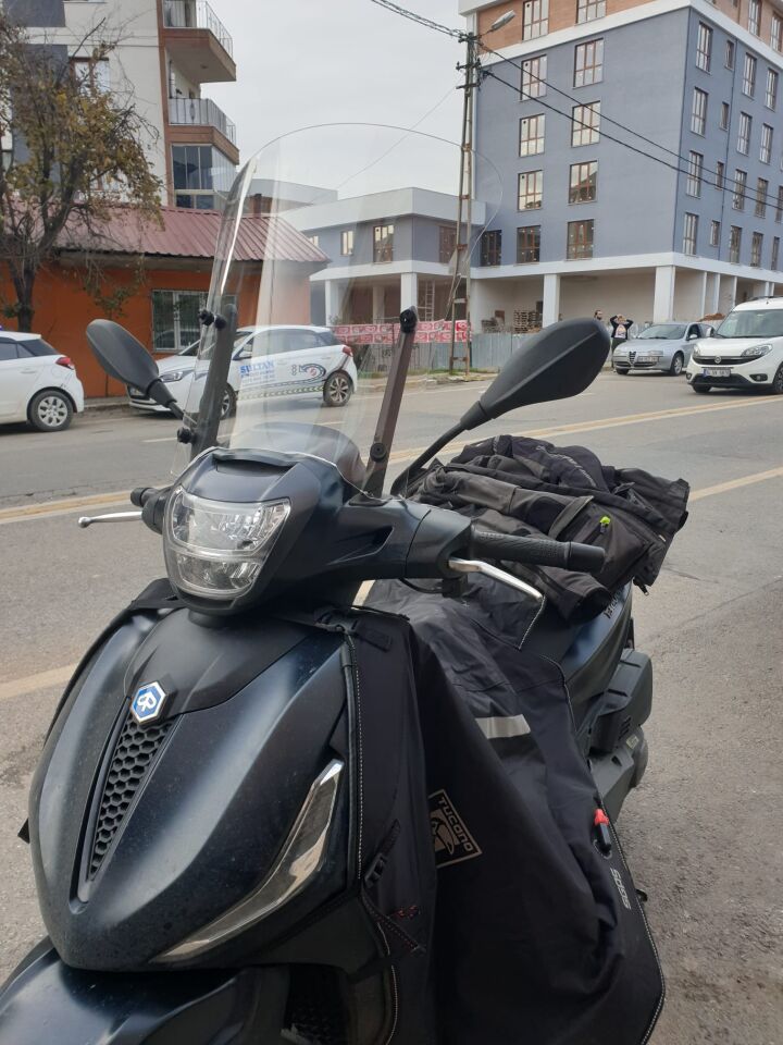 MOTOCAM Piaggio Beverlys 400 Ön Cam 2021-2026 Model 44cm Şeffaf Renkli 4mm