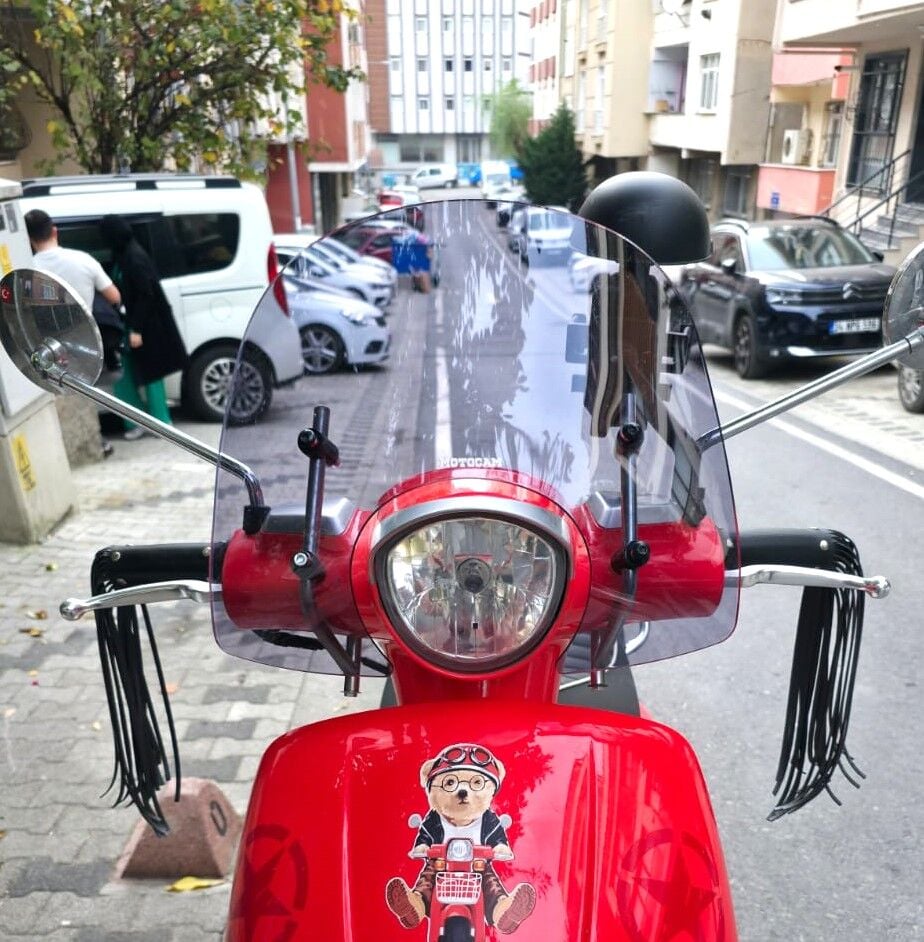 MOTOCAM Arora Malibu 125 Ön Cam 2017-2026 Model 37cm Füme Renkli 4mm APARATSIZ