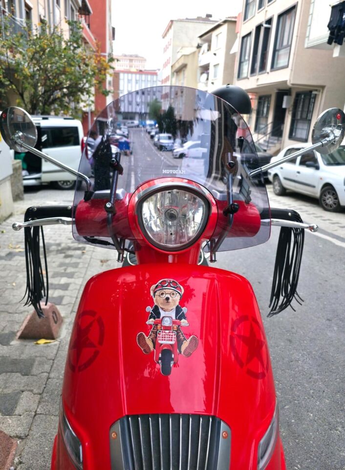 MOTOCAM Arora Malibu 125 Ön Cam 2017-2026 Model 37cm Füme Renkli 4mm APARATSIZ