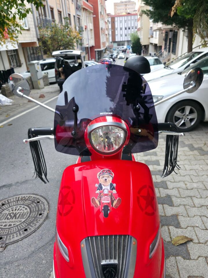 MOTOCAM Arora Malibu 125 Ön Cam 2017-2026 Model 37cm Siyah Renkli 4mm APARATSIZ