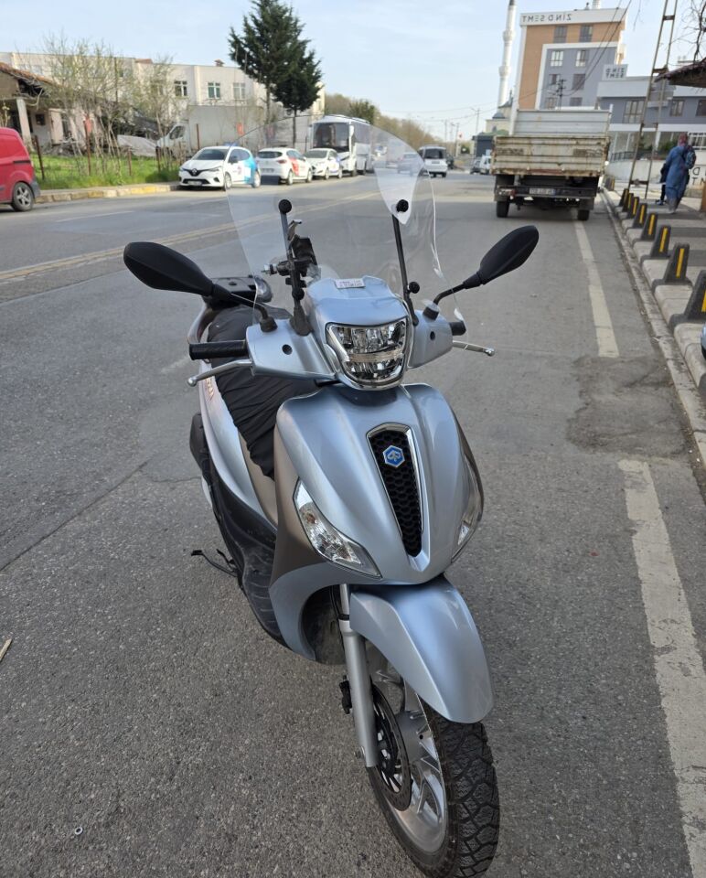 MOTOCAM Piaggio Medley S 150 Ön Cam 2021-2025 Model 54cm Şeffaf Renkli APARATSIZDIR