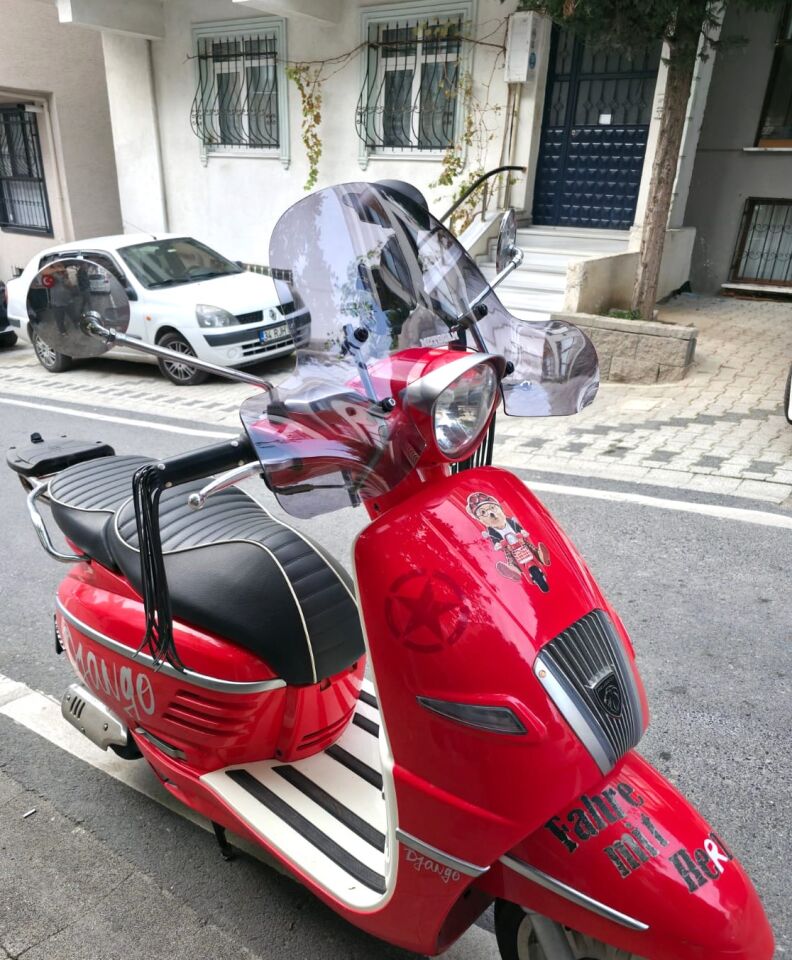 MOTOCAM Arora Malibu 125 Ön Cam 2017-2026 Model 39cm Füme Renkli 4mm Elcikli APARATSIZ