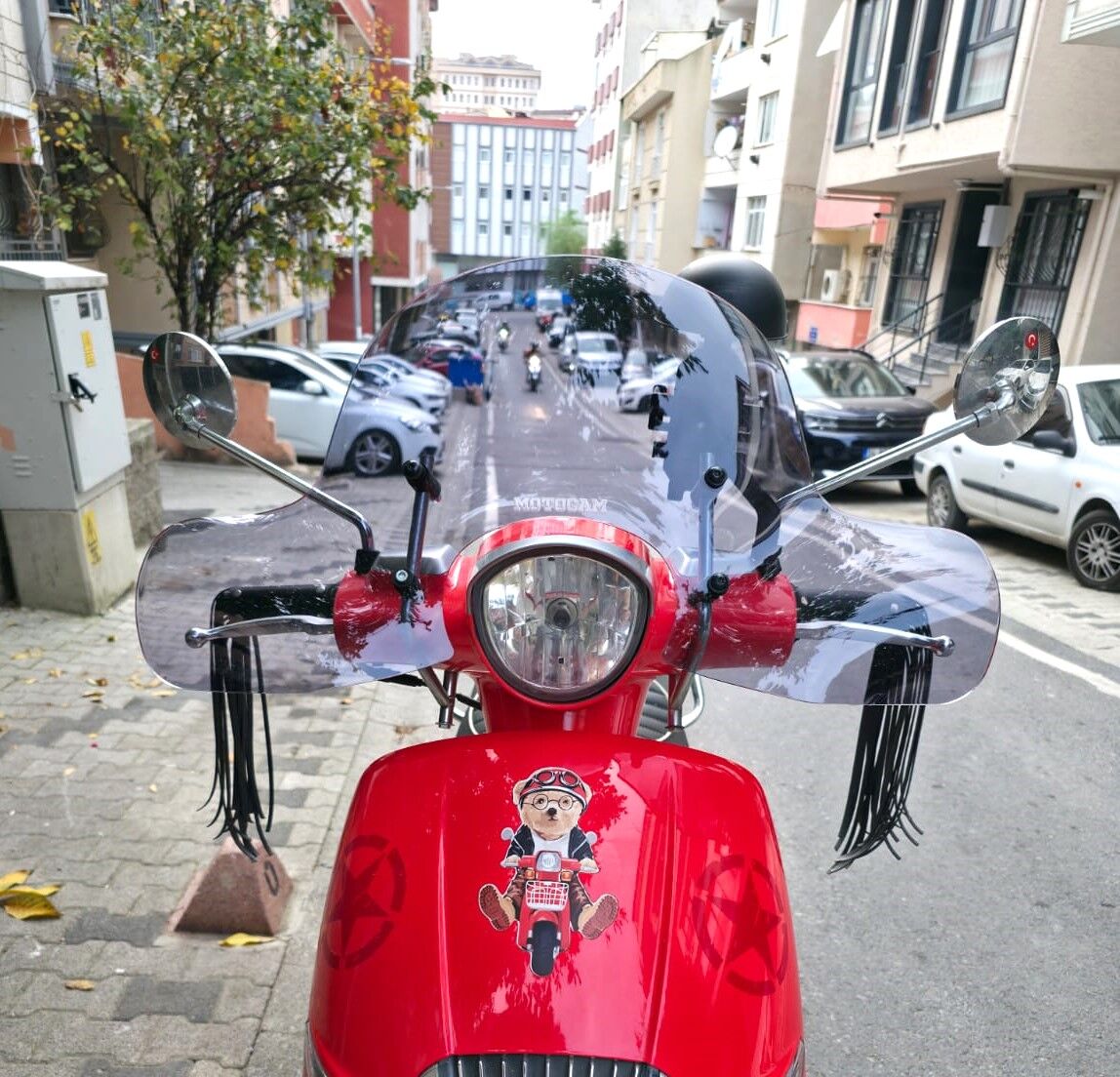 MOTOCAM Arora Malibu 125 Ön Cam 2017-2026 Model 39cm Füme Renkli 4mm Elcikli APARATSIZ