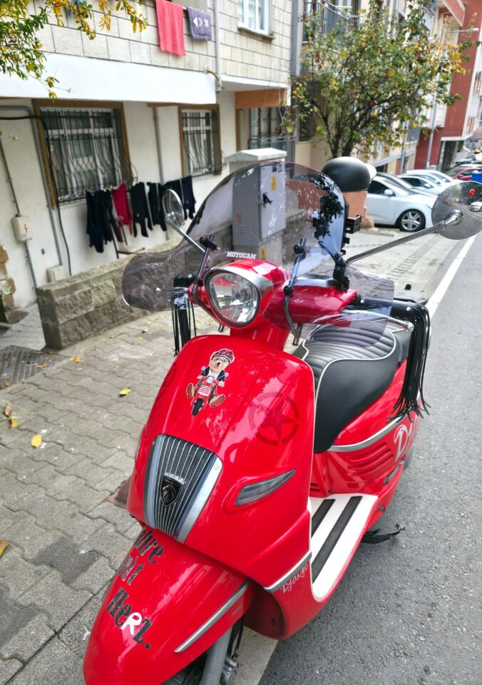 MOTOCAM Arora Malibu 125 Ön Cam 2017-2026 Model 39cm Füme Renkli 4mm Elcikli APARATSIZ