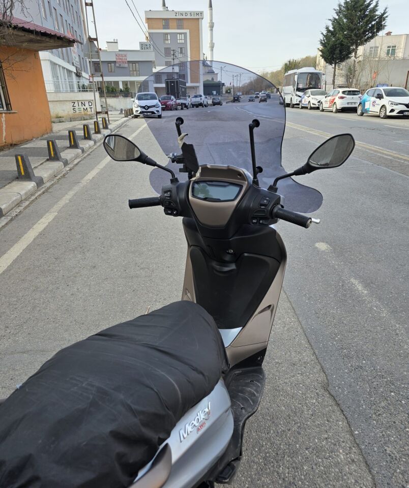 MOTOCAM Piaggio Medley S 150 Ön Cam 2021-2025 Model 56cm füme Renkli Elcikli APARATSIZDIR