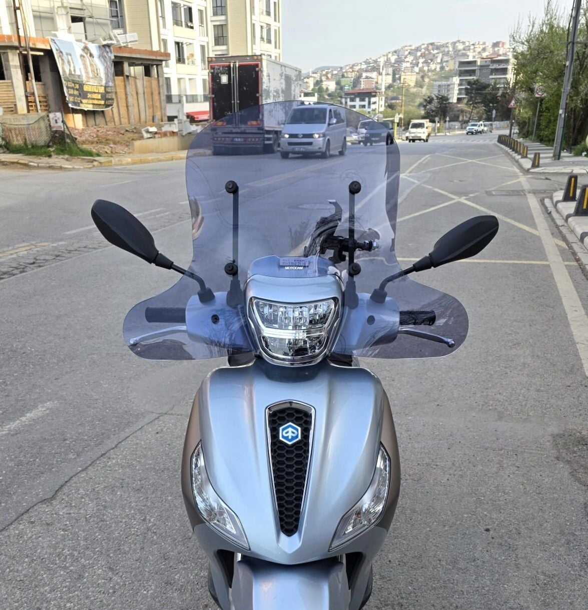MOTOCAM Piaggio Medley S 150 Ön Cam 2021-2025 Model 56cm füme Renkli Elcikli APARATSIZDIR