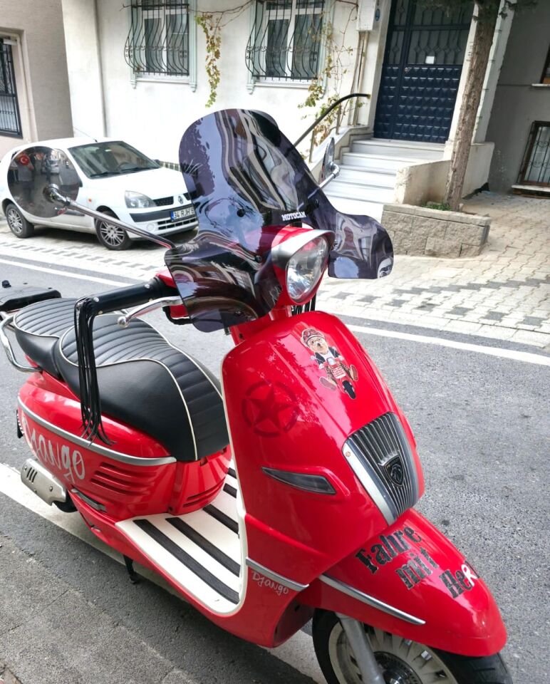 MOTOCAM Arora Malibu 125 Ön Cam 2017-2026 Model 39cm Siyah Renkli 4mm Elcikli APARATSIZ