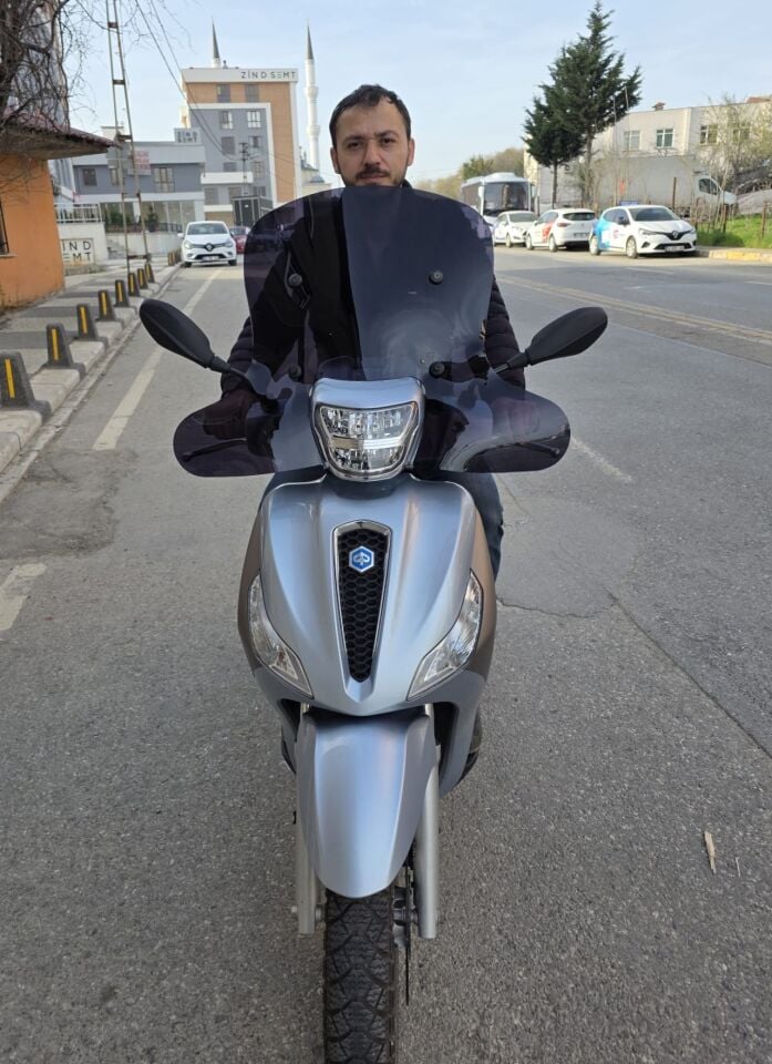 MOTOCAM Piaggio Medley S 150 Ön Cam 2021-2025 Model 56cm Siyah Renkli Elcikli APARATSIZDIR