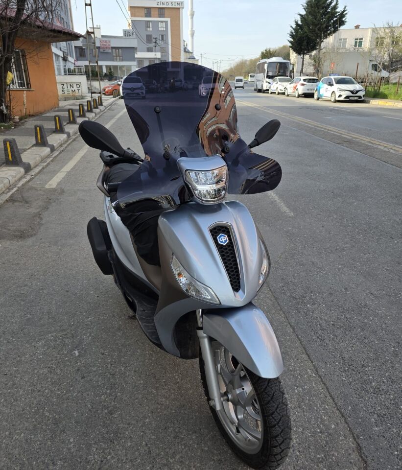 MOTOCAM Piaggio Medley S 150 Ön Cam 2021-2025 Model 56cm Siyah Renkli Elcikli APARATSIZDIR