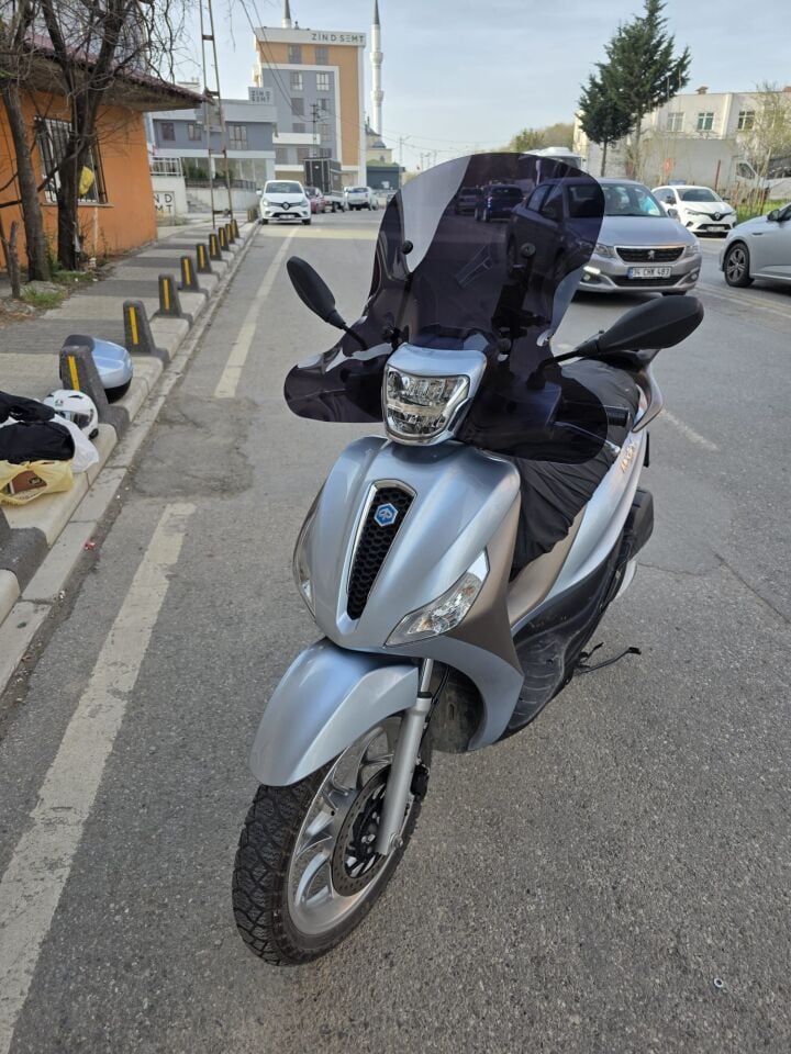 MOTOCAM Piaggio Medley S 150 Ön Cam 2021-2025 Model 56cm Siyah Renkli Elcikli APARATSIZDIR