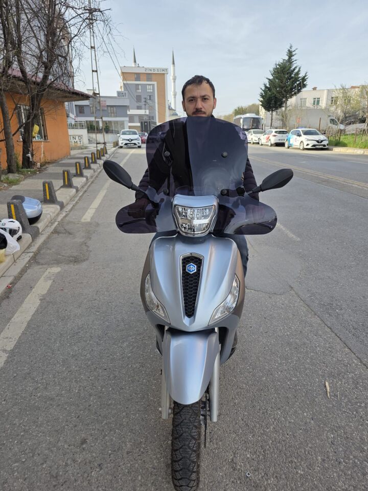 MOTOCAM Piaggio Medley S 150 Ön Cam 2021-2025 Model 56cm Siyah Renkli Elcikli APARATSIZDIR