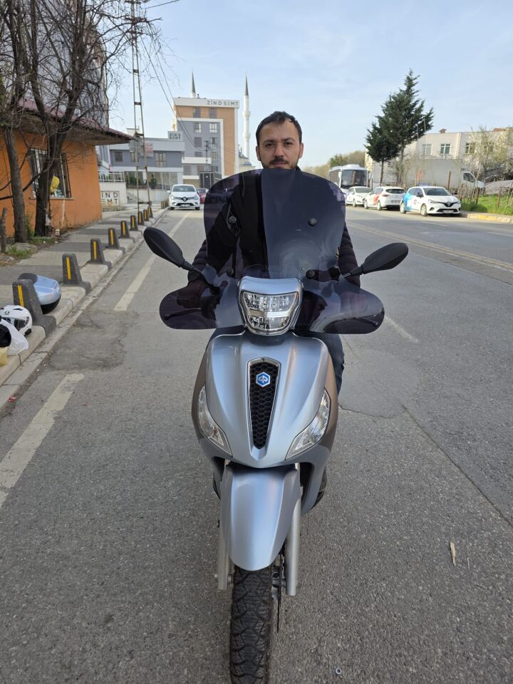 MOTOCAM Piaggio Medley S 150 Ön Cam 2021-2025 Model 56cm Siyah Renkli Elcikli APARATSIZDIR