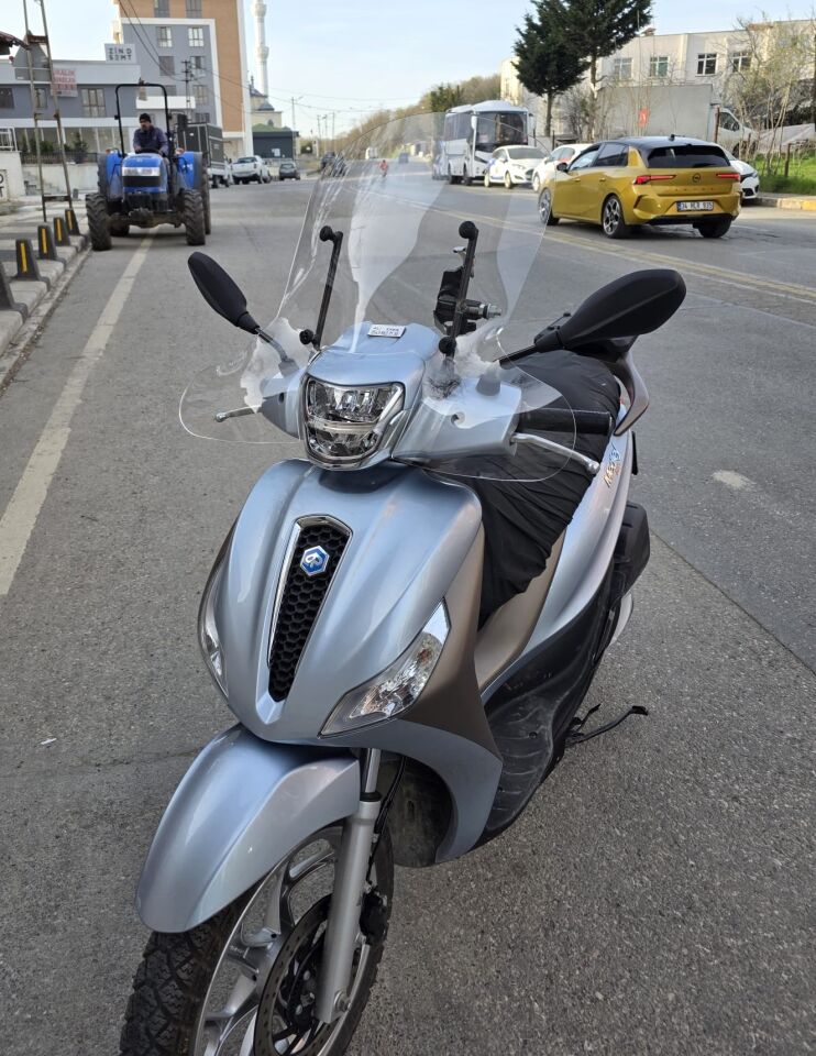 MOTOCAM Piaggio Medley S 150 Ön Cam 2021-2025 Model 56cm Şeffaf Renkli Elcikli APARATSIZDIR