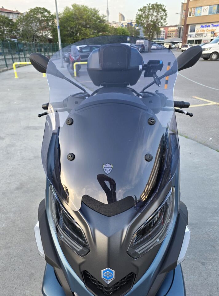 MOTOCAM Piaggio MP3 530 Ön Cam 2023-2026 Model 60cm Füme Renkli 4mm ORTA BOYLU