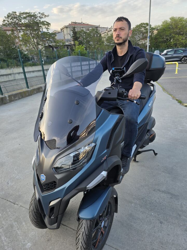 MOTOCAM Piaggio MP3 530 Ön Cam 2023-2026 Model 60cm Füme Renkli 4mm ORTA BOYLU