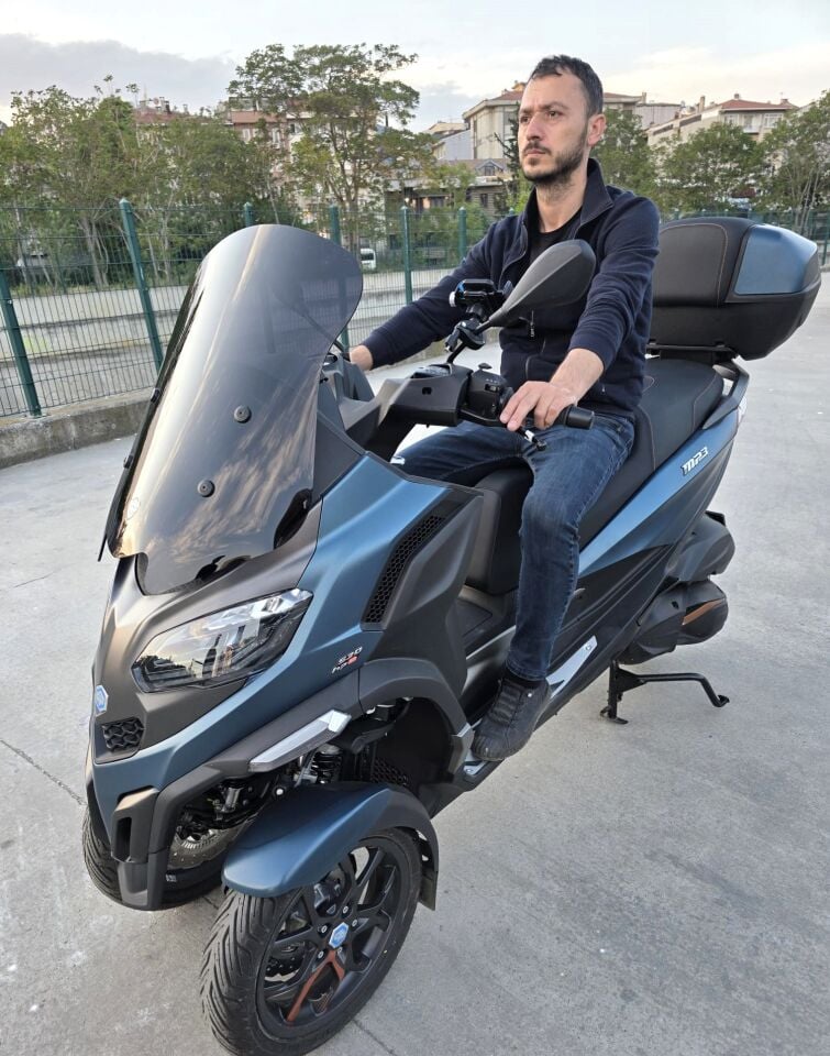 MOTOCAM Piaggio MP3 530 Ön Cam 2023-2026 Model 60cm Siyah Renkli 4mm ORTA BOYLU