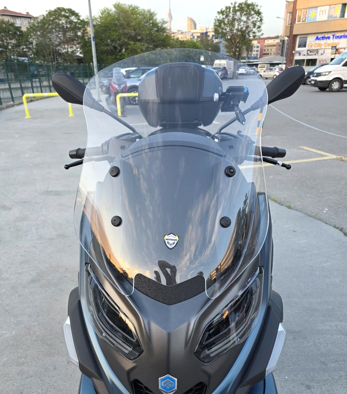 MOTOCAM Piaggio MP3 530 Ön Cam 2023-2026 Model 60cm Şeffaf Renkli 4mm ORTA BOYLU