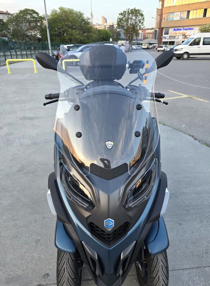 MOTOCAM Piaggio MP3 530 Ön Cam 2023-2026 Model 60cm Şeffaf Renkli 4mm ORTA BOYLU