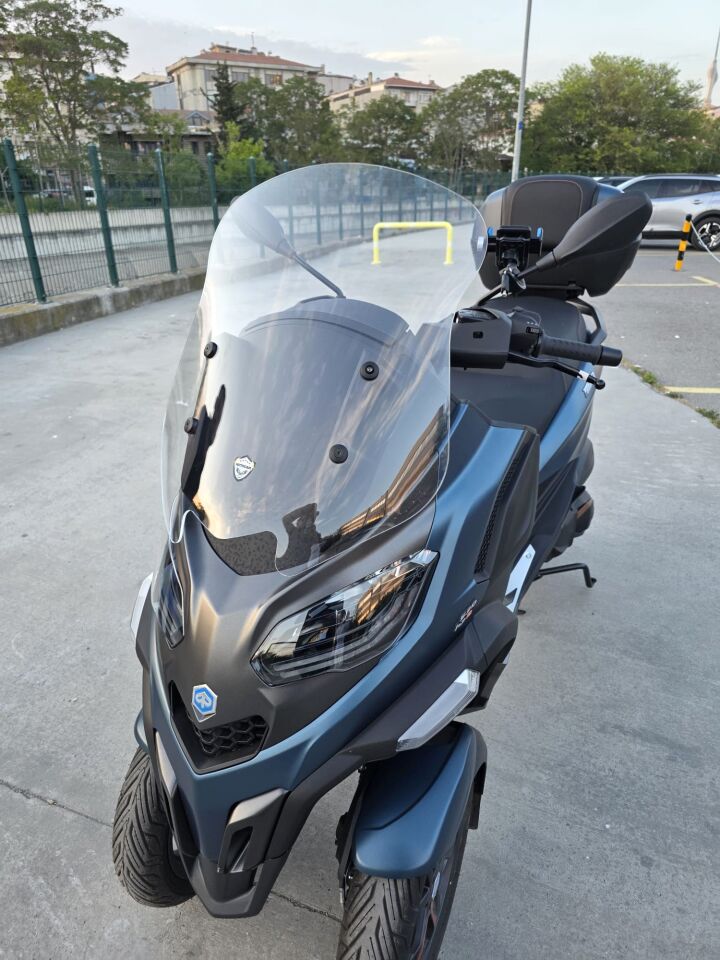 MOTOCAM Piaggio MP3 530 Ön Cam 2023-2026 Model 60cm Şeffaf Renkli 4mm ORTA BOYLU