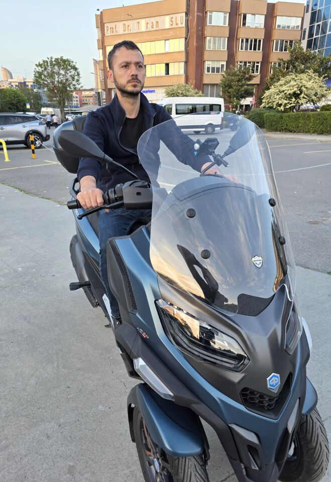 MOTOCAM Piaggio MP3 530 Ön Cam 2023-2026 Model 60cm Şeffaf Renkli 4mm ORTA BOYLU