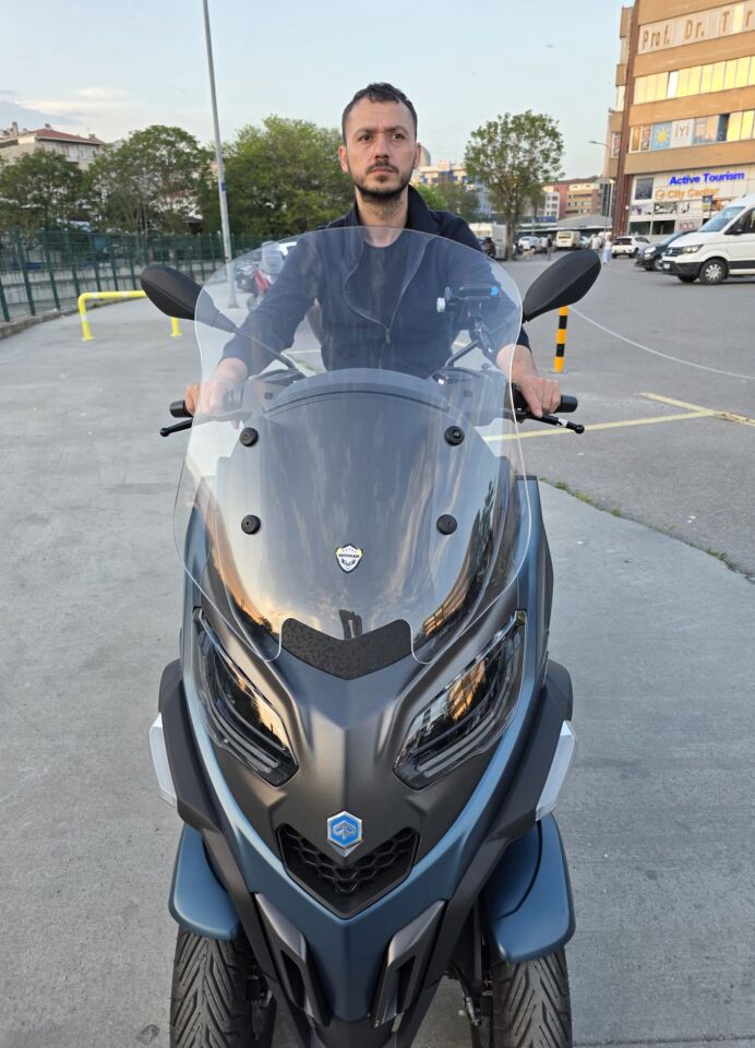 MOTOCAM Piaggio MP3 530 Ön Cam 2023-2026 Model 60cm Şeffaf Renkli 4mm ORTA BOYLU