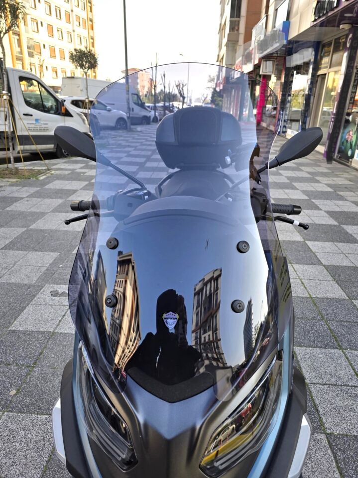 MOTOCAM Piaggio MP3 530 Ön Cam 2023-2026 Model 72cm Füme Renkli 4mm UZUN