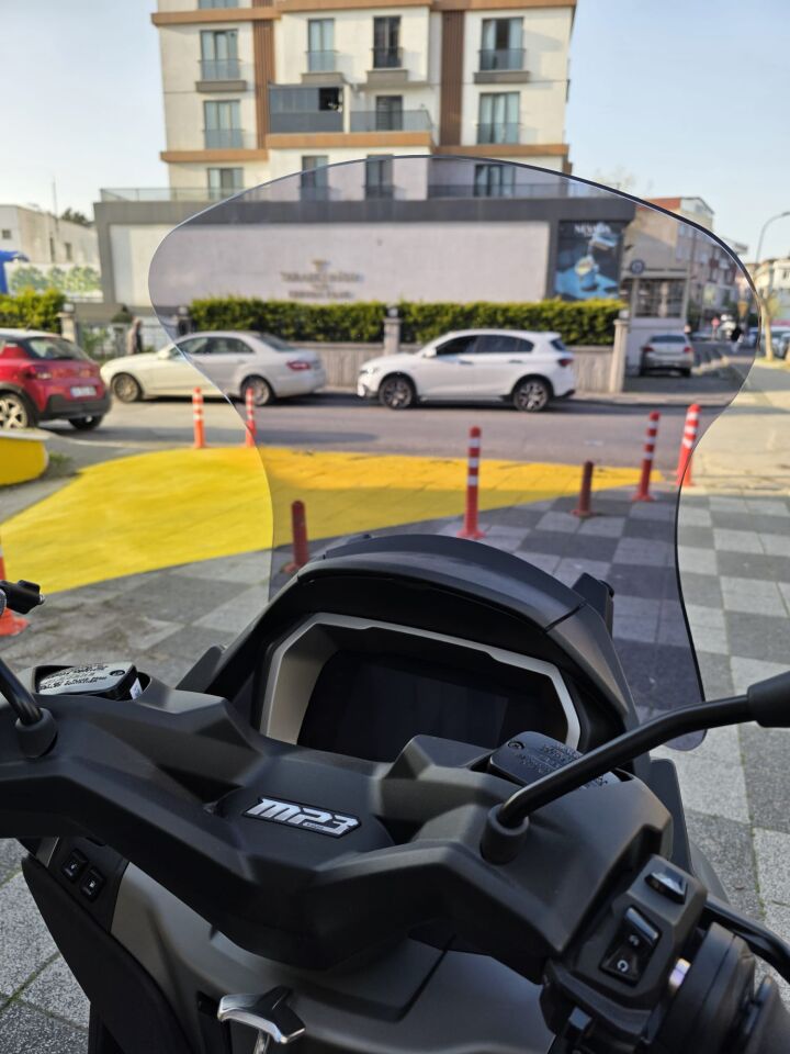 MOTOCAM Piaggio MP3 530 Ön Cam 2023-2026 Model 72cm Füme Renkli 4mm UZUN