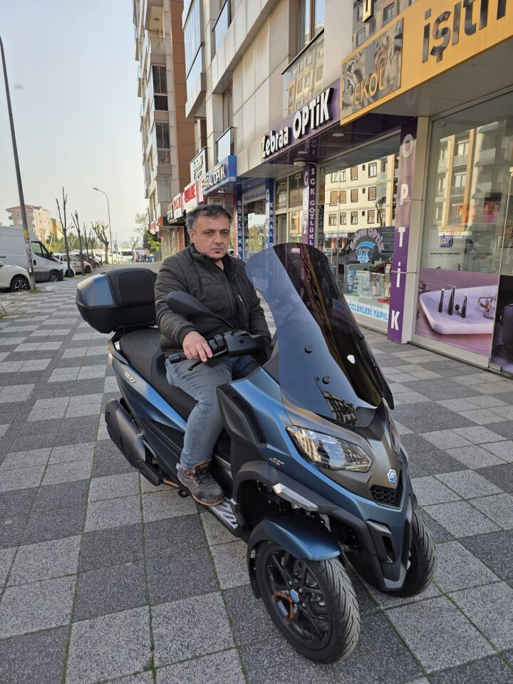MOTOCAM Piaggio MP3 530 Ön Cam 2023-2026 Model 72cm Siyah Renkli 4mm UZUN