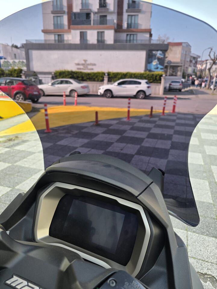 MOTOCAM Piaggio MP3 530 Ön Cam 2023-2026 Model 72cm Siyah Renkli 4mm UZUN