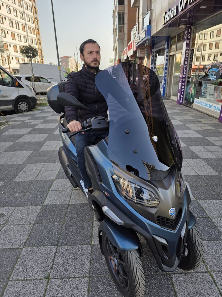 MOTOCAM Piaggio MP3 530 Ön Cam 2023-2026 Model 72cm Siyah Renkli 4mm UZUN