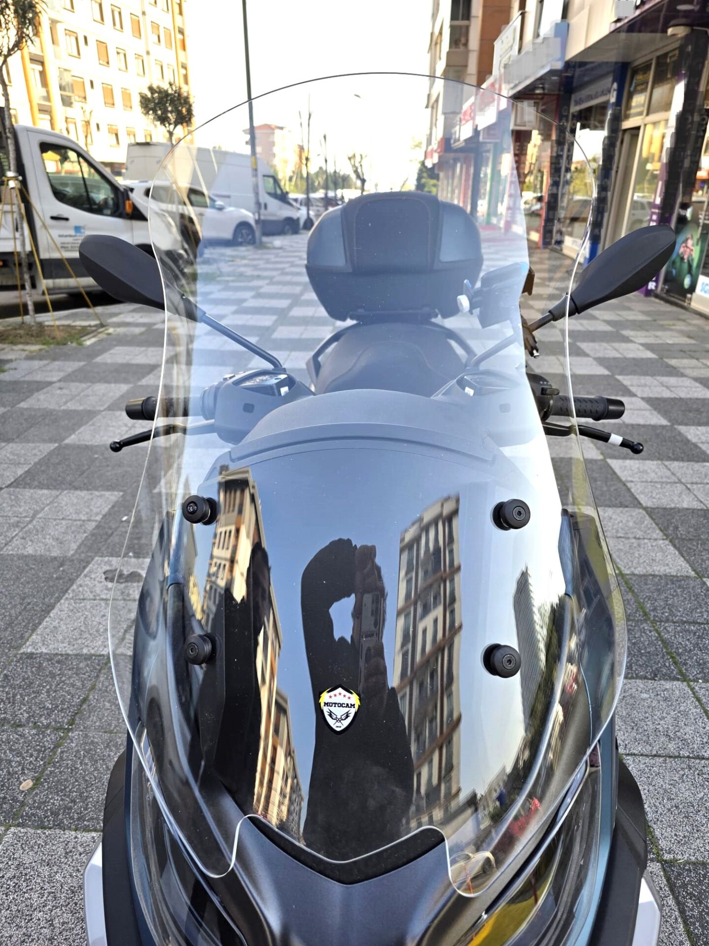 MOTOCAM Piaggio MP3 530 Ön Cam 2023-2026 Model 72cm Şeffaf Renkli 4mm UZUN