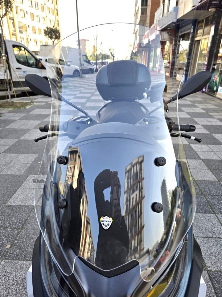 MOTOCAM Piaggio MP3 530 Ön Cam 2023-2026 Model 72cm Şeffaf Renkli 4mm UZUN