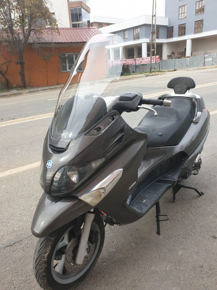 MOTOCAM Piaggio X Evo 250 Ön Cam 2008-2016 Model 58cm Şeffaf Renkli 4mm ORİJİNAL BOYLU