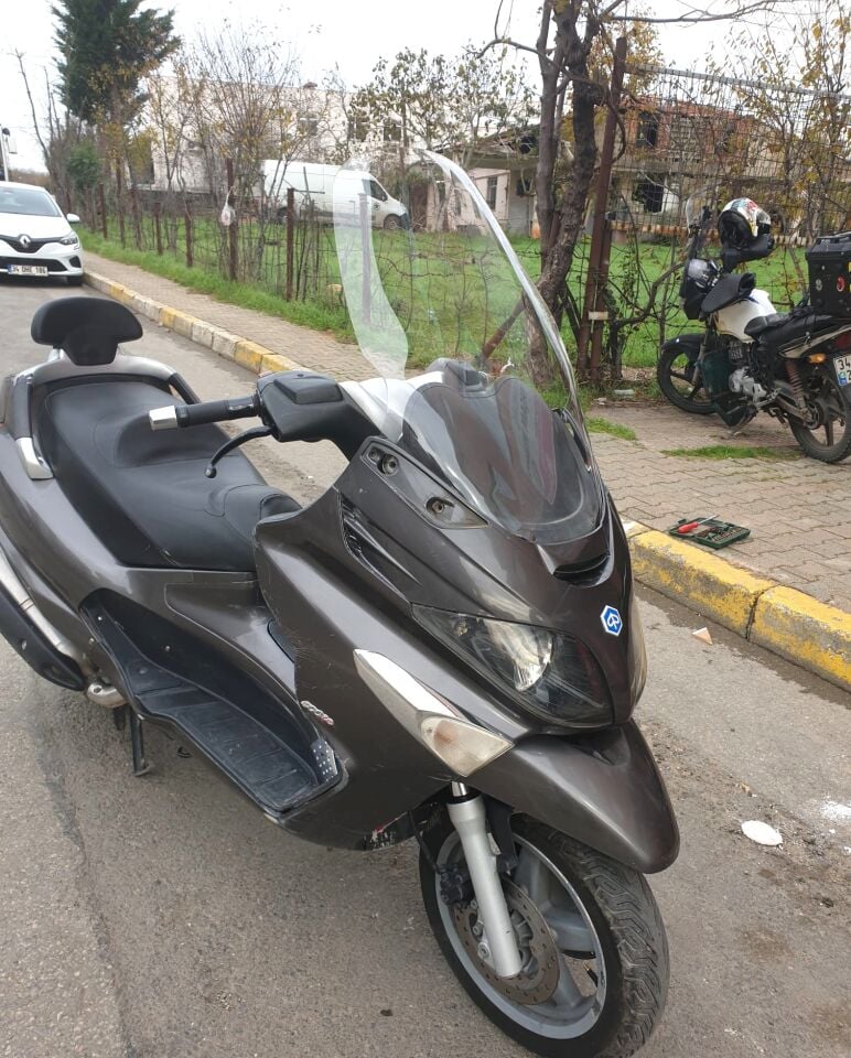 MOTOCAM Piaggio X Evo 250 Ön Cam 2008-2016 Model 58cm Şeffaf Renkli 4mm ORİJİNAL BOYLU