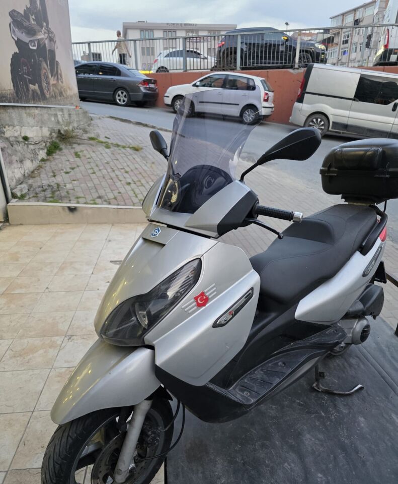 MOTOCAM Piaggio X7 Ön Cam 2007-2012 Model 43cm Füme Renkli 4mm