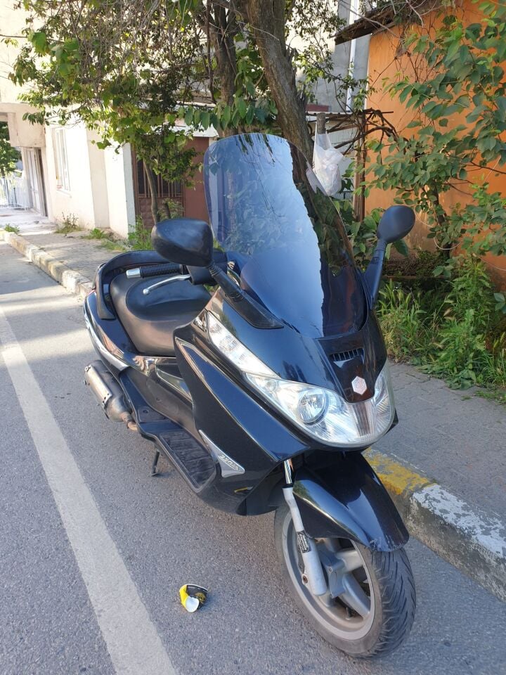 MOTOCAM Piaggio X8 200 Ön Cam 2004-2006 Model 58cm Füme Renkli 4mm