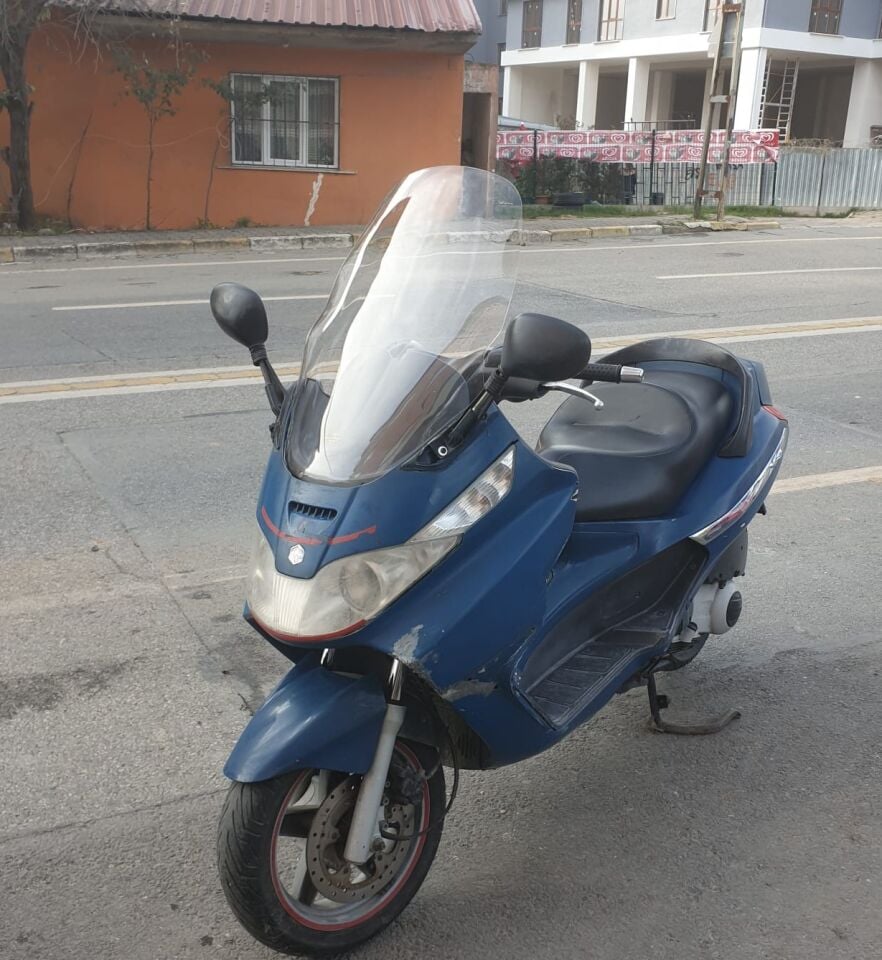 MOTOCAM Piaggio X8 200 Ön Cam 2004-2006 Model 58cm Şeffaf Renkli 4mm