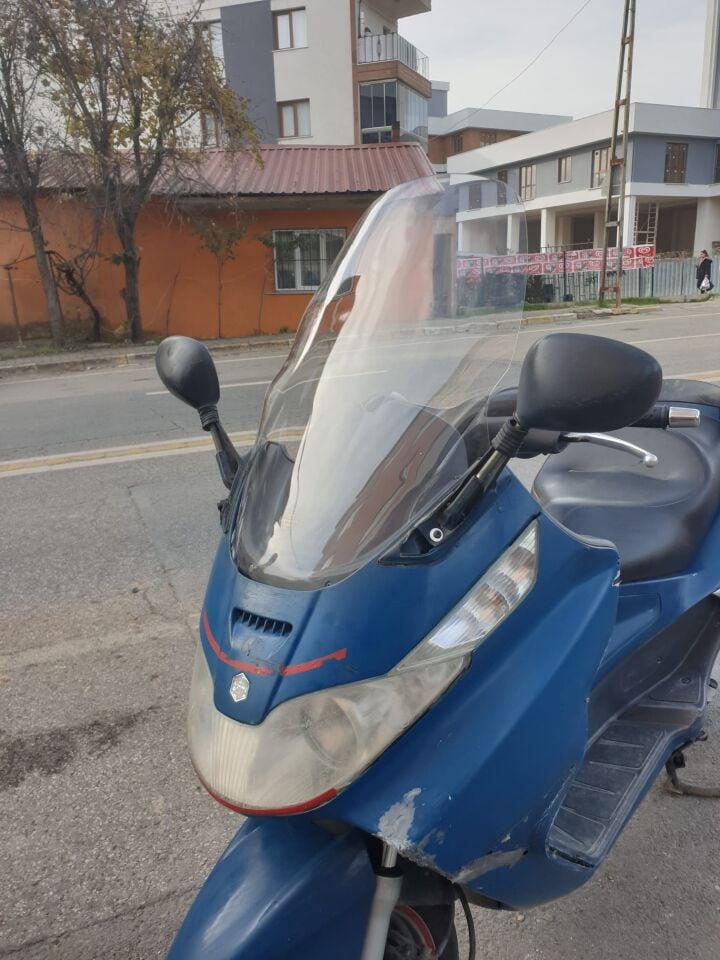 MOTOCAM Piaggio X8 200 Ön Cam 2004-2006 Model 58cm Şeffaf Renkli 4mm