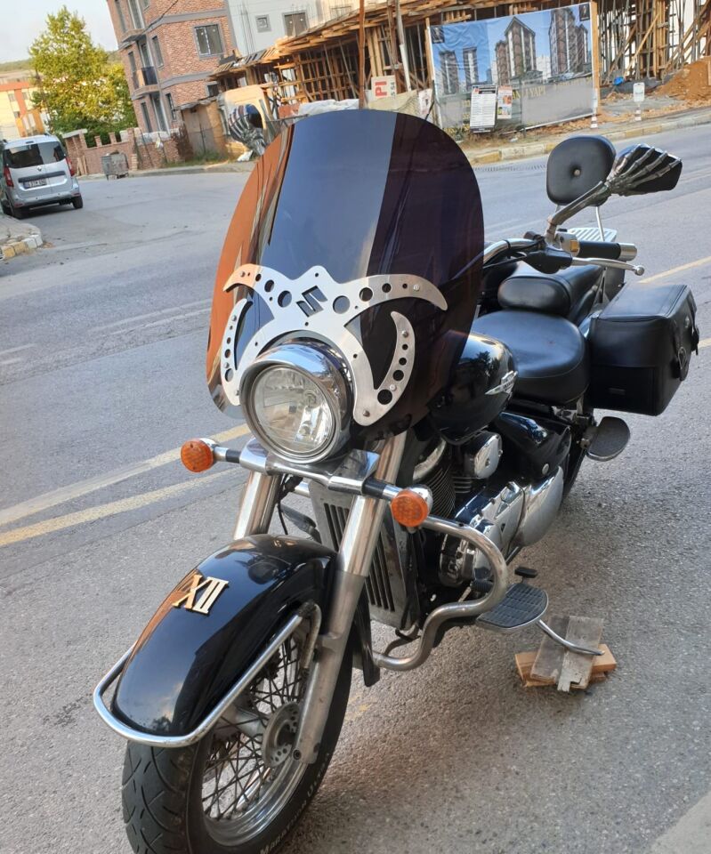 MOTOCAM Suzuki VL 800 Ön Cam 2004-2016 Model 61cm Siyah Renkli 4mm APARATSIZDIR
