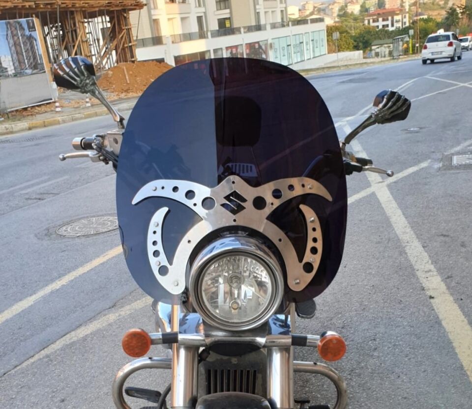 MOTOCAM Suzuki VL 800 Ön Cam 2004-2016 Model 61cm Siyah Renkli 4mm APARATSIZDIR