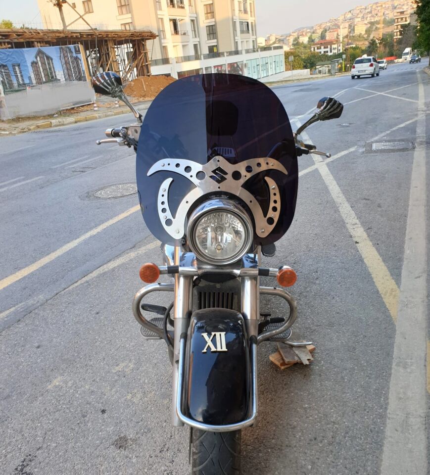 MOTOCAM Suzuki VL 800 Ön Cam 2004-2016 Model 61cm Siyah Renkli 4mm APARATSIZDIR