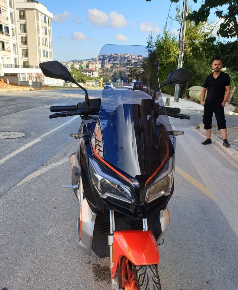 MOTOCAM QJ ATR 125 Ön Cam 2023-2026 Model 65cm Füme Renkli 4mm ORTA BOYLU