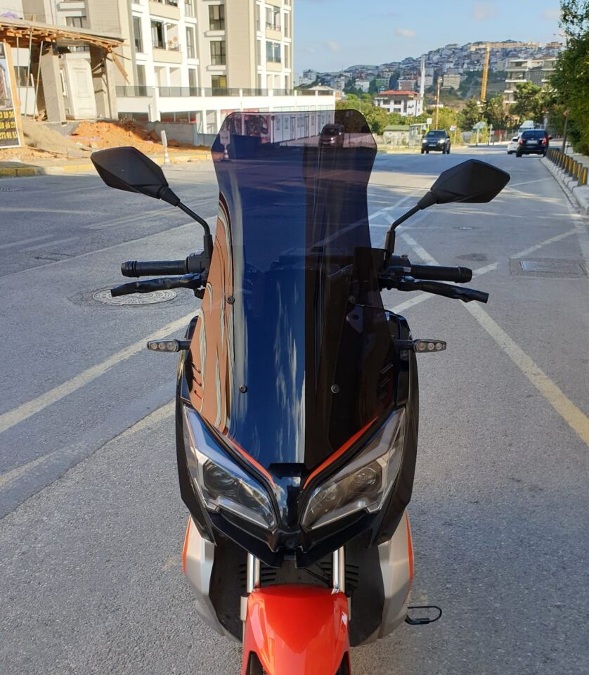 MOTOCAM QJ ATR 125 Ön Cam 2023-2026 Model 65cm Siyah Renkli 4mm ORTA BOYLU